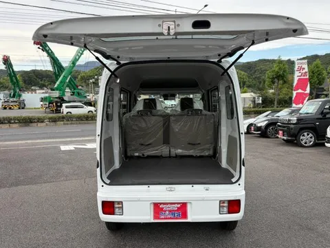 Nissan Clipper Van