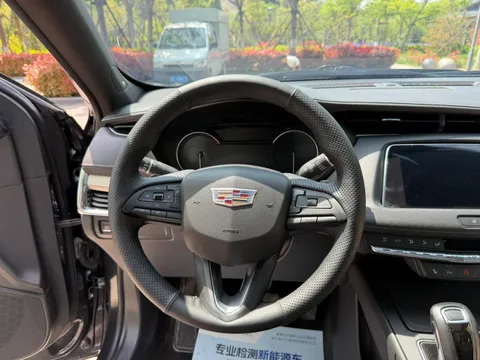 Cadillac XT4