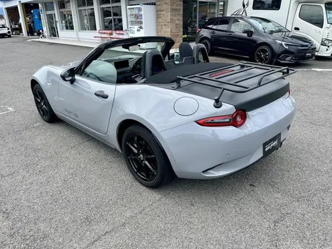 Mazda MX-5 (Roadster)