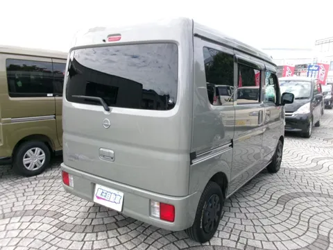 Nissan Clipper Van