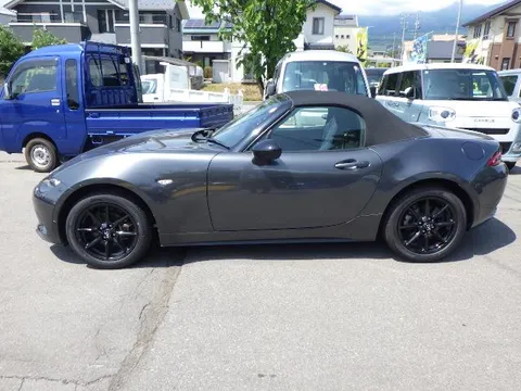 Mazda MX-5 (Roadster)