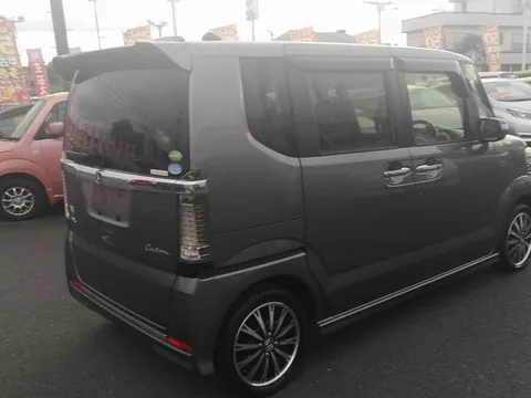 Honda N-BOX Custom