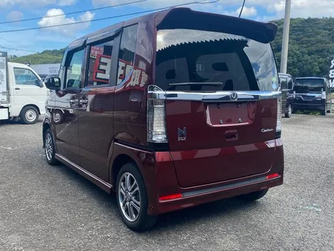 Honda N-BOX Custom