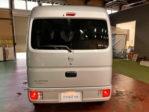 Nissan Clipper Van