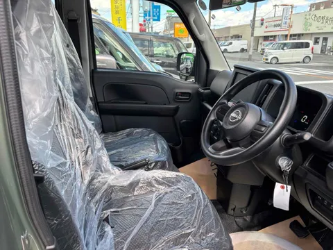 Nissan Clipper Van
