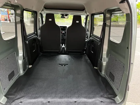 Nissan Clipper Van