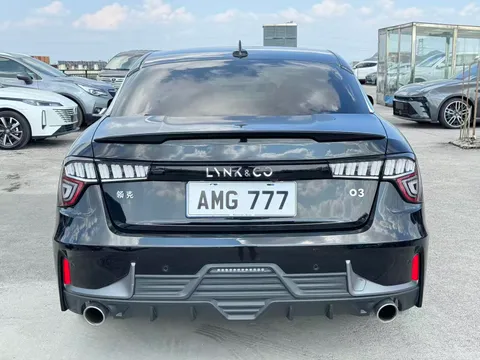 Lynk & Co 03