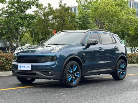 Lynk & Co 01