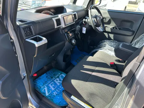 Toyota Pixis Mega