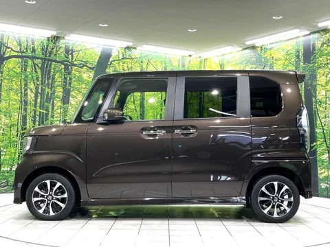 Honda N-BOX Custom