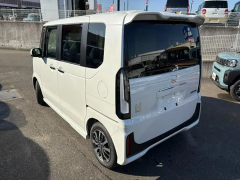 Honda N-BOX Custom