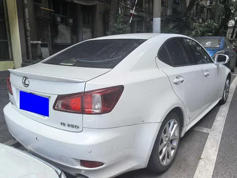 Lexus IS
