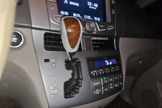 BYD M6