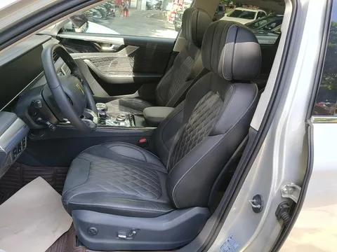 Hongqi HS5