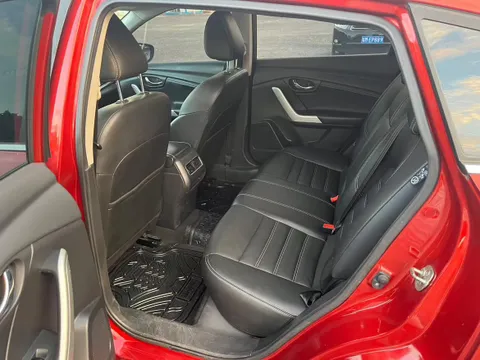 Venucia T90