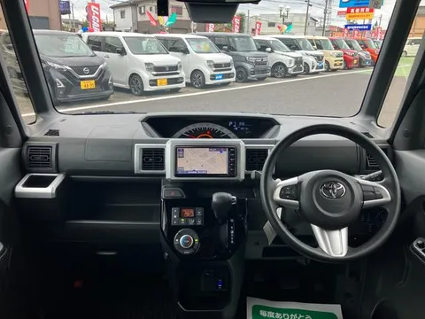 Toyota Pixis Mega