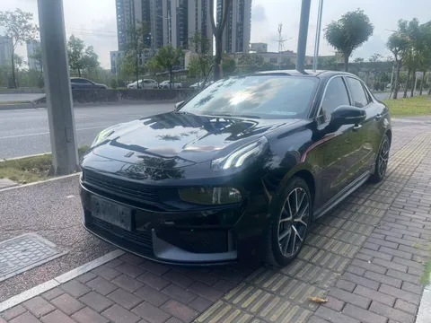 Lynk & Co 03