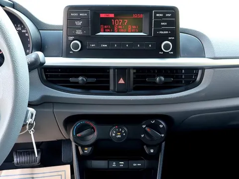 Kia Deluxe