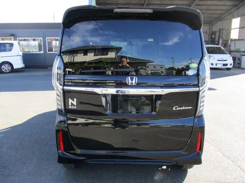 Honda N-BOX Custom