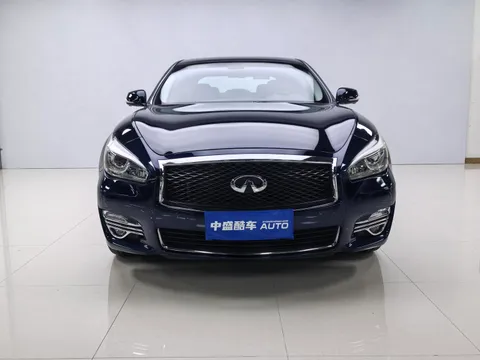 Infiniti Q70