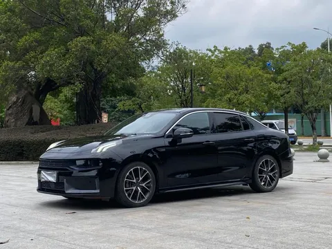 Lynk & Co 03