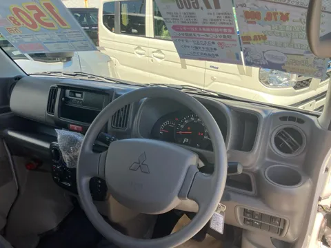 Mitsubishi Minicab Van