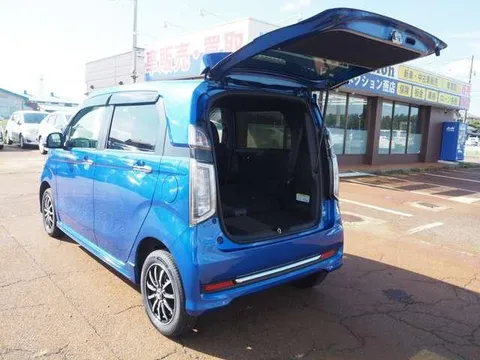 Honda N-WGN Custom