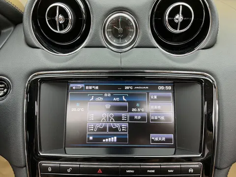 Jaguar XJ