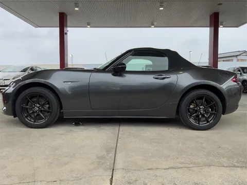 Mazda MX-5 (Roadster)