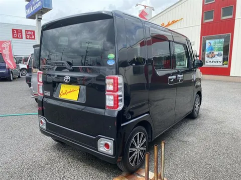Toyota Pixis Mega