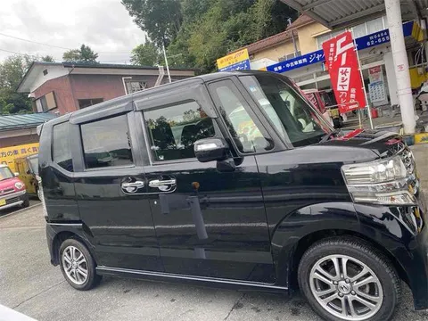 Honda N-BOX Custom
