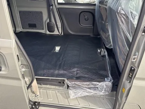 Nissan Clipper Van
