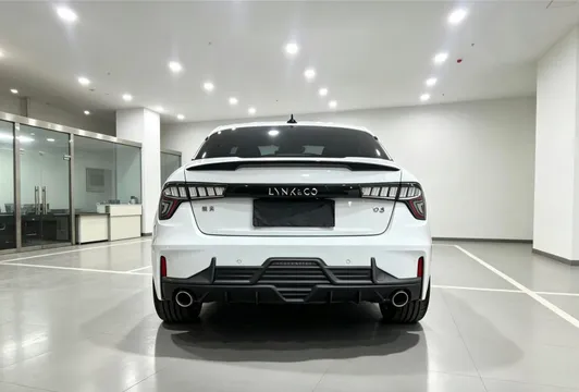 Lynk & Co 03