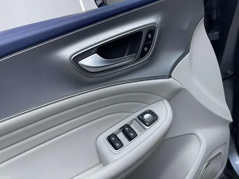 Roewe iMAX8
