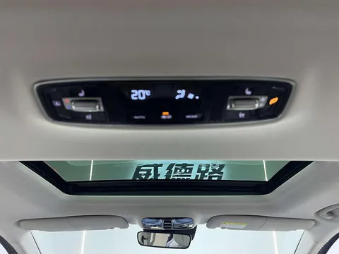 Roewe iMAX8