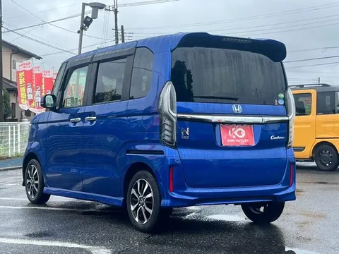 Honda N-BOX Custom