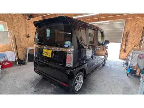 Honda N-BOX Custom
