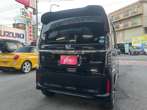Honda N-BOX Custom