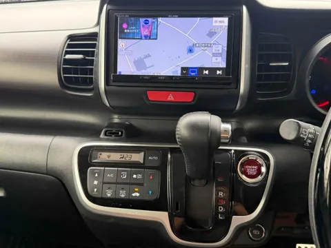 Honda N-BOX Slash