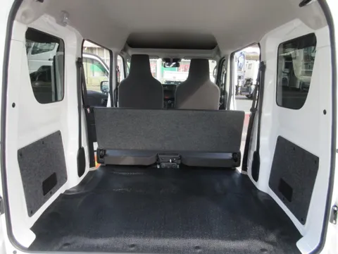 Nissan Clipper Van