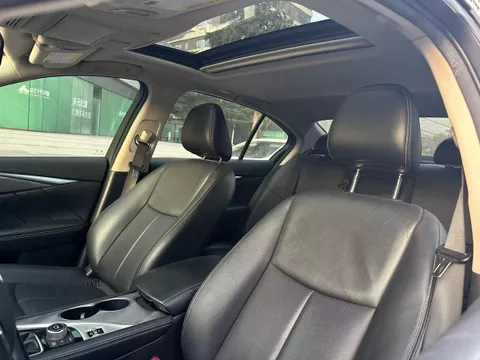 Infiniti Q50L