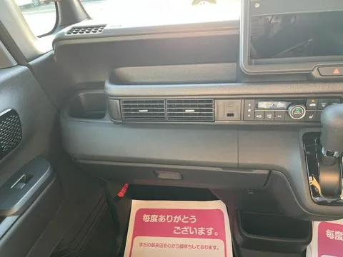 Honda N-BOX Custom