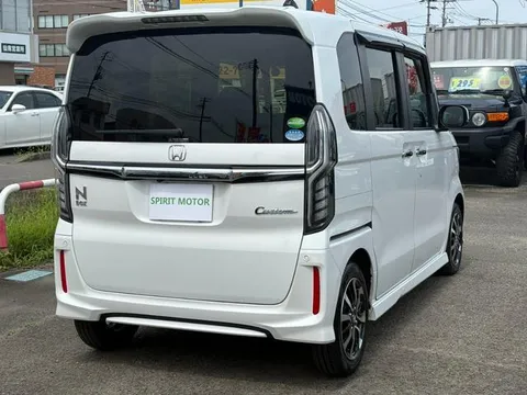 Honda N-BOX Custom