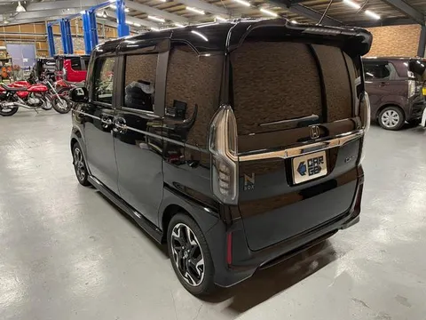 Honda N-BOX Custom