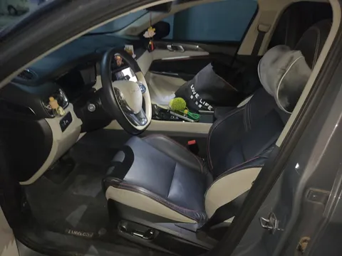 Lynk & Co 02