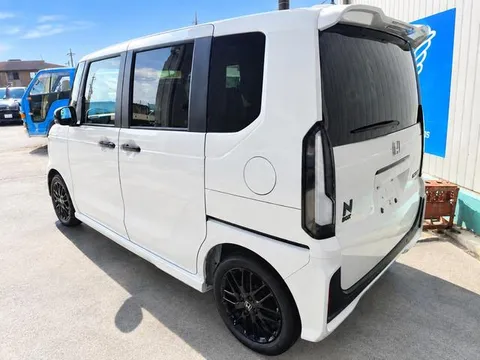 Honda N-BOX Custom