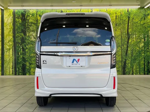 Honda N-BOX Custom