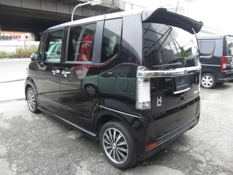 Honda N-BOX Custom