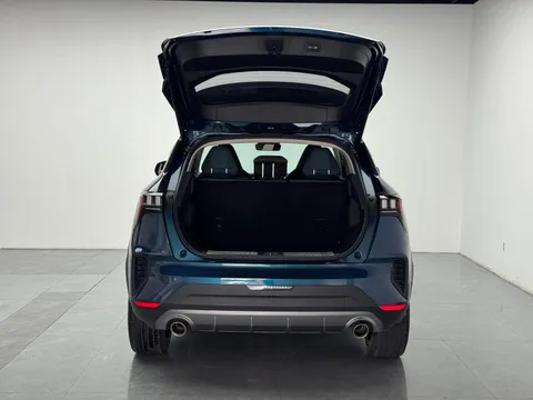 Lynk & Co 06