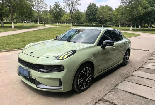 Lynk & Co 03